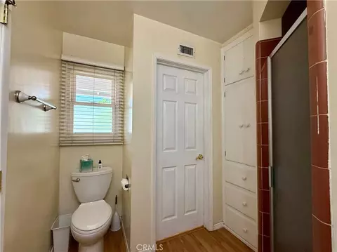 Bath - 543 E Comstock, Glendora, CA 91741 photo 3 of 7