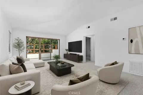 372 Villa Point Dr, Newport Beach, CA 92660