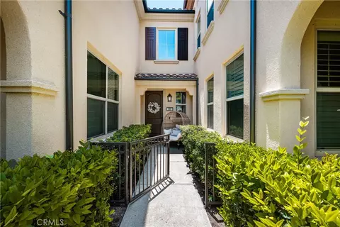 208 Rose Arch, Irvine, CA 92620
