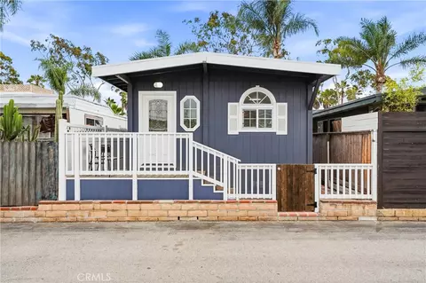 14 Cottonwood Ln, Seal Beach, CA 90740