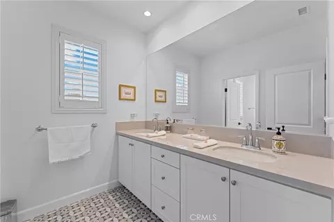 Bath - 104 Quill, Irvine, CA 92620 photo 2 of 5