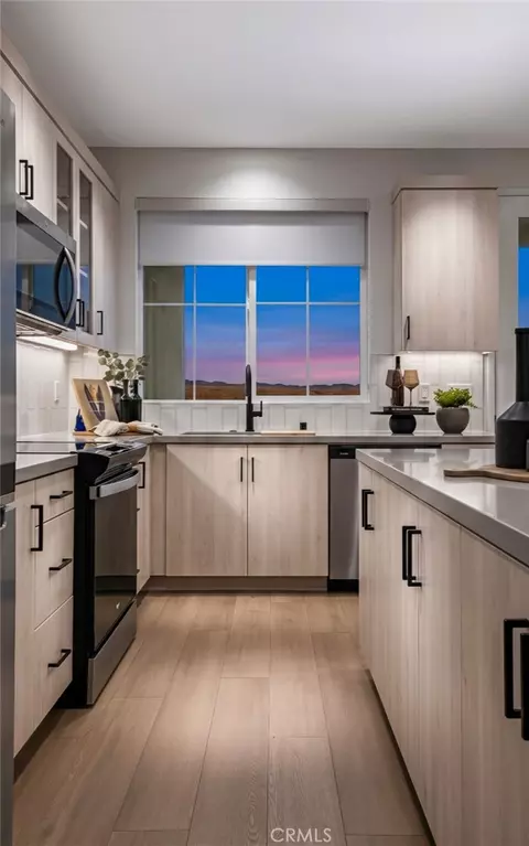 Kitchen - 28878 Vinecrest Ct, Temecula, CA 92590 photo 2 of 2