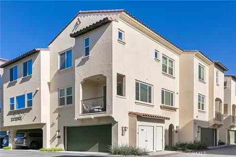 322 Ford Rd, Costa Mesa, CA 92627