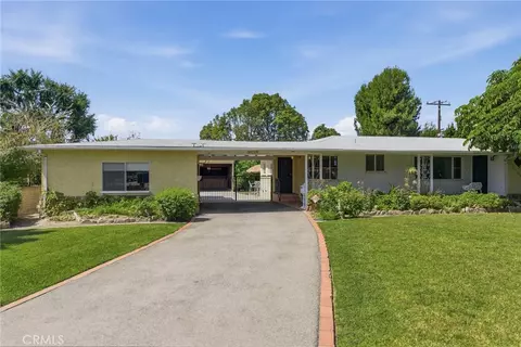 8104 Valdina Dr, Downey, CA 90240
