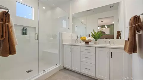 Bath - 1829 Lychee St, Fullerton, CA 92833 photo 1 of 1