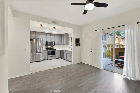 Living - 154 Gallery, Tustin, CA 92782 photo 3 of 4