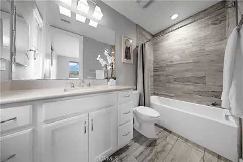 Bath - 60 Dunmore, Irvine, CA 92620 photo 2 of 6