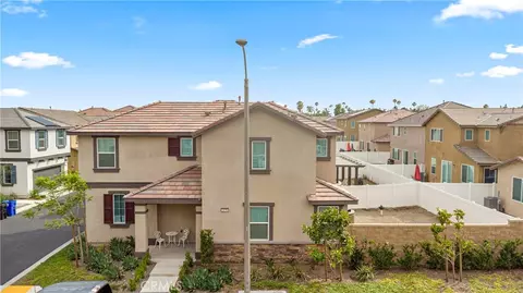 2476 Gunner Rdg, Rialto, CA 92377