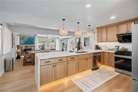Kitchen - 41735 Comstock, Big Bear Lake, CA 92315 photo 4 of 7