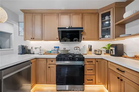 Kitchen - 41735 Comstock, Big Bear Lake, CA 92315 photo 3 of 7