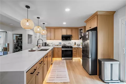 Kitchen - 41735 Comstock, Big Bear Lake, CA 92315 photo 2 of 7