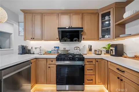 Kitchen - 41735 Comstock, Big Bear Lake, CA 92315 photo 3 of 7