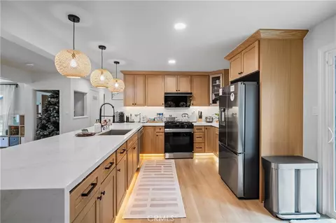 Kitchen - 41735 Comstock, Big Bear Lake, CA 92315 photo 2 of 7