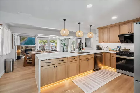 Kitchen - 41735 Comstock, Big Bear Lake, CA 92315 photo 4 of 7
