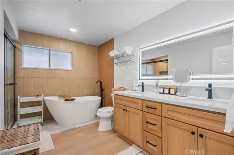 Bath - 41735 Comstock, Big Bear Lake, CA 92315 photo 4 of 6