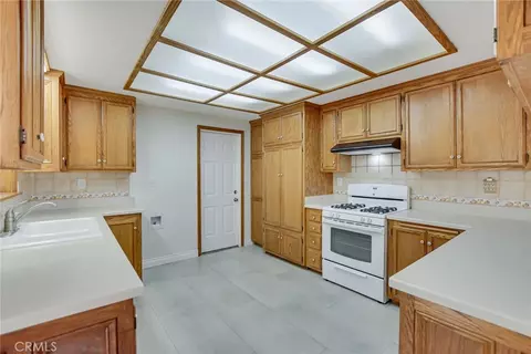 Kitchen - 9205 9th, Hesperia, CA 92345 photo 2 of 6