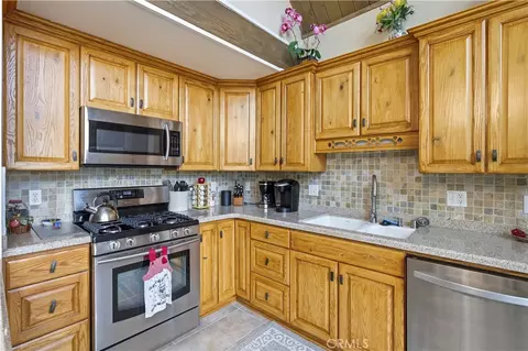 Kitchen - 1170 Klondike, Lake Arrowhead, CA 92352 photo 2 of 2