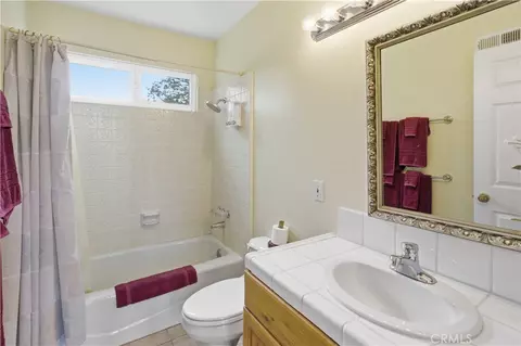 Bath - 1170 Klondike, Lake Arrowhead, CA 92352 photo 1 of 2