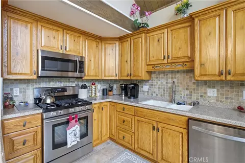 Kitchen - 1170 Klondike, Lake Arrowhead, CA 92352 photo 2 of 2