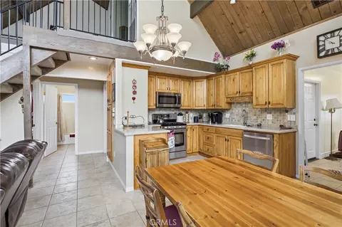 Kitchen - 1170 Klondike, Lake Arrowhead, CA 92352 photo 1 of 2