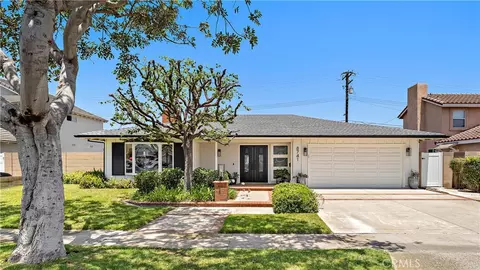 8741 La Roca Ave, Fountain Valley, CA 92708