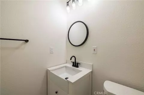Bath - 448 Victoria Ln, Sugarloaf, CA 92386 photo 3 of 3