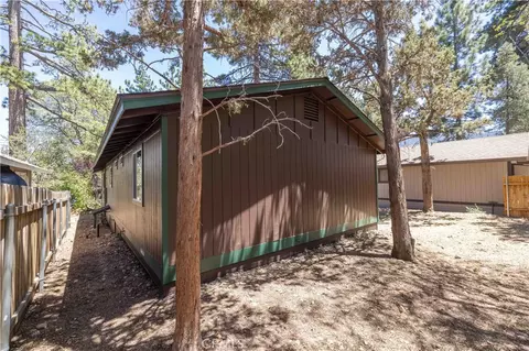 Exterior - 448 Victoria Ln, Sugarloaf, CA 92386 photo 5 of 5
