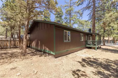 Exterior - 448 Victoria Ln, Sugarloaf, CA 92386 photo 4 of 5