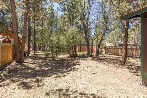 Exterior - 448 Victoria Ln, Sugarloaf, CA 92386 photo 3 of 5