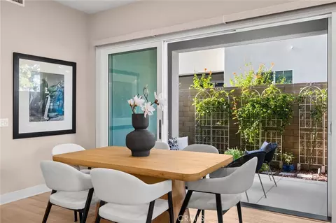 Dining - 157 Crossover, Irvine, CA 92618 photo 3 of 4