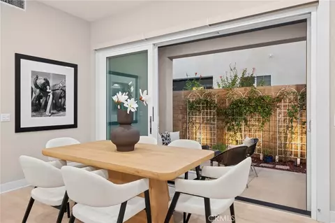 Dining - 157 Crossover, Irvine, CA 92618 photo 4 of 4