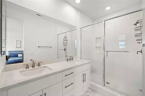 Bath - 144 Paramount, Irvine, CA 92618 photo 2 of 4