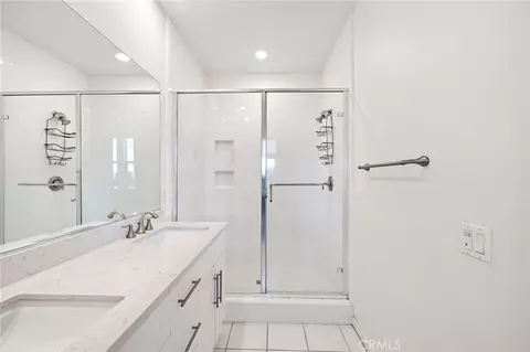 Bath - 144 Paramount, Irvine, CA 92618 photo 3 of 4