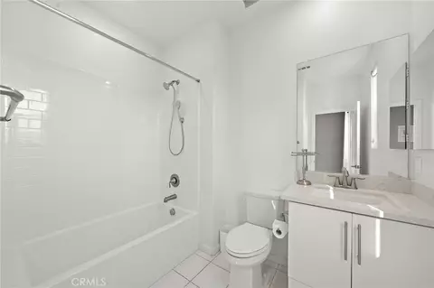 Bath - 144 Paramount, Irvine, CA 92618 photo 4 of 4