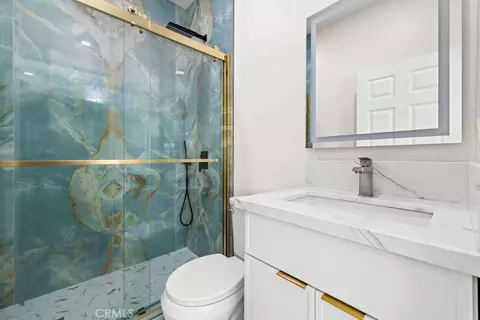Bath - 548 E 14th, Long Beach, CA 90813 photo 1 of 4