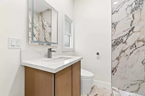 Bath - 548 E 14th, Long Beach, CA 90813 photo 3 of 4