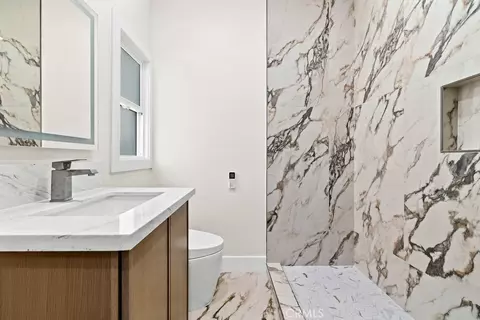Bath - 548 E 14th, Long Beach, CA 90813 photo 2 of 4