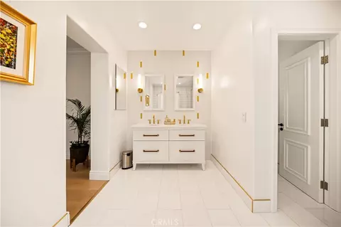 Bath - 15 Tether Moon Ln, Ladera Ranch, CA 92694 photo 2 of 10
