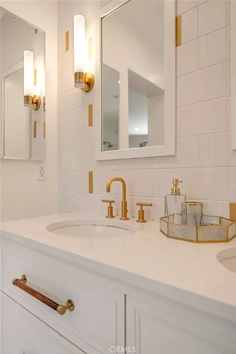 Bath - 15 Tether Moon Ln, Ladera Ranch, CA 92694 photo 6 of 10