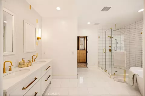 Bath - 15 Tether Moon Ln, Ladera Ranch, CA 92694 photo 3 of 10