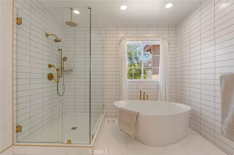 Bath - 15 Tether Moon Ln, Ladera Ranch, CA 92694 photo 4 of 10