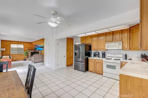 Kitchen - 318 Old Toll Rd, Lake Arrowhead, CA 92352 photo 3 of 3