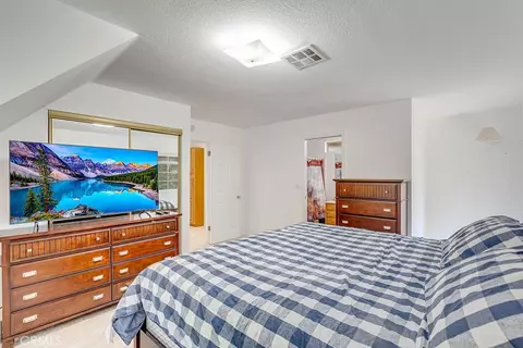 Bedroom - 318 Old Toll Rd, Lake Arrowhead, CA 92352 photo 4 of 5