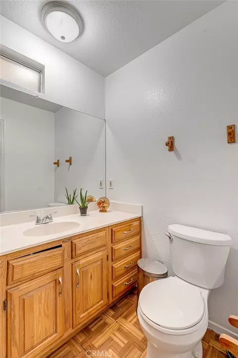 Bath - 318 Old Toll Rd, Lake Arrowhead, CA 92352 photo 2 of 4