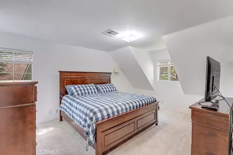 Bedroom - 318 Old Toll Rd, Lake Arrowhead, CA 92352 photo 2 of 5