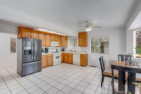 Kitchen - 318 Old Toll Rd, Lake Arrowhead, CA 92352 photo 2 of 3