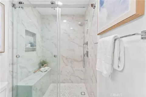Bath - 51 Ashbrook, Irvine, CA 92604 photo 3 of 4