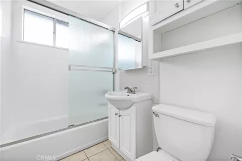 Bath - 131 E 21st St, Costa Mesa, CA 92627 photo 1 of 2