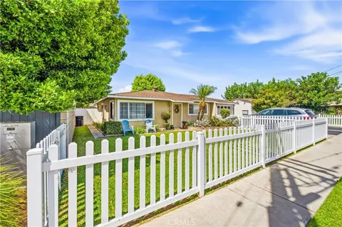 Exterior - 131 E 21st St, Costa Mesa, CA 92627 photo 1 of 7