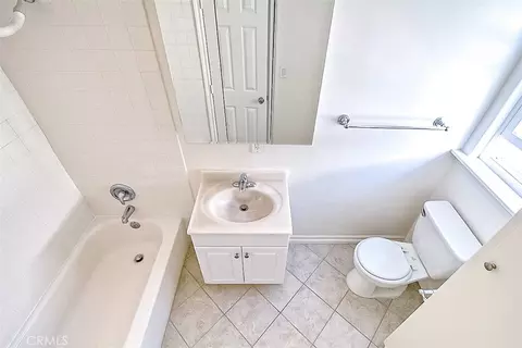 Bath - 131 E 21st St, Costa Mesa, CA 92627 photo 2 of 2